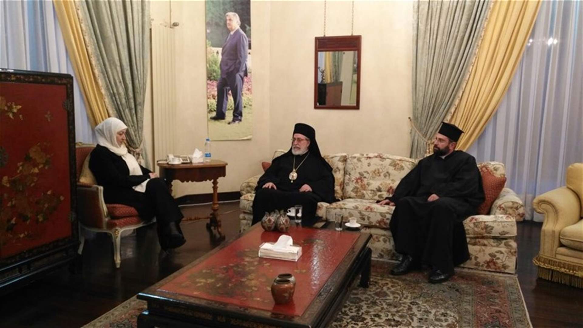 المطران كفوري التقى بهية الحريري: نأمل أن تعود الحكومة ويعود الحريري نهائياً عن استقالته