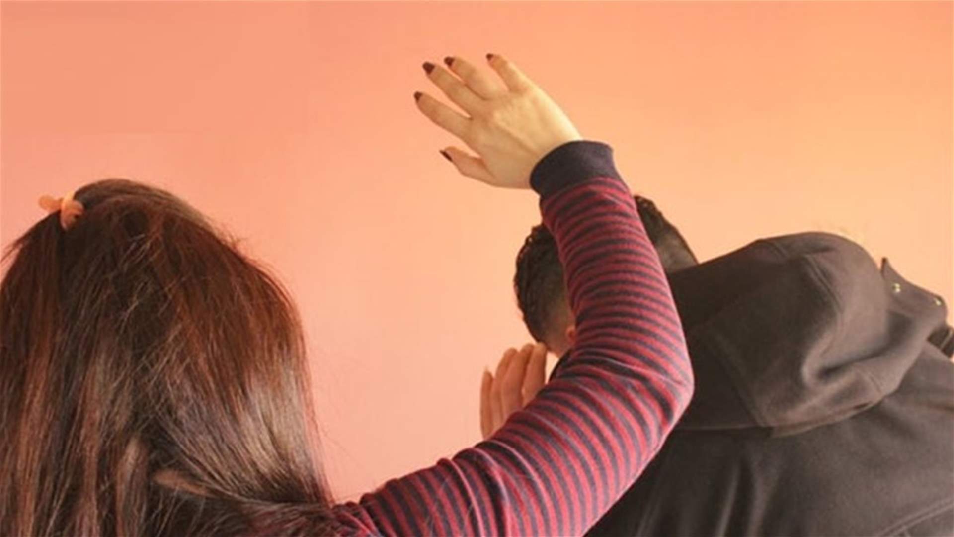 في دولة عربية... انتحار 53 رجلاً يتعرّضون للعنف من قبل زوجاتهم