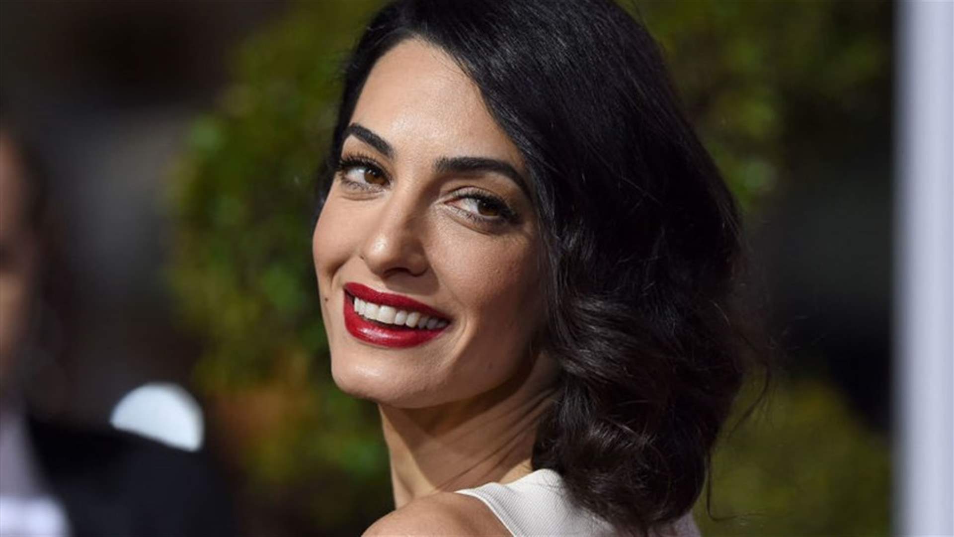 بالصورة – أمل كلوني قبل عملية تجميل أنفها...