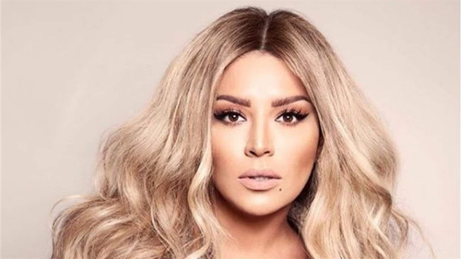 بالصورة: أمل بوشوشة بدون مكياج.. هل بدت بشكلٍ مختلف؟