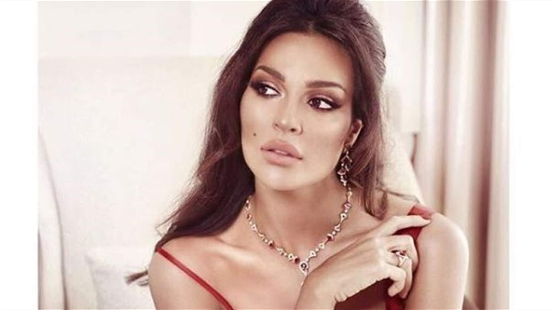 بالفيديو: فتاة تنهار بالبكاء أمام نادين نسيب نجيم.. شاهدوا ردّة فعل الأخيرة