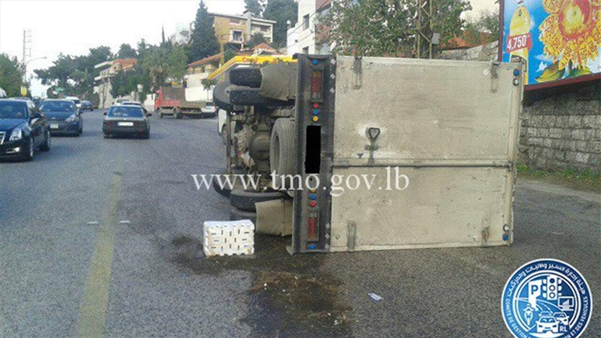 بالصورة - انقلاب "بيك اب" في الكحالة