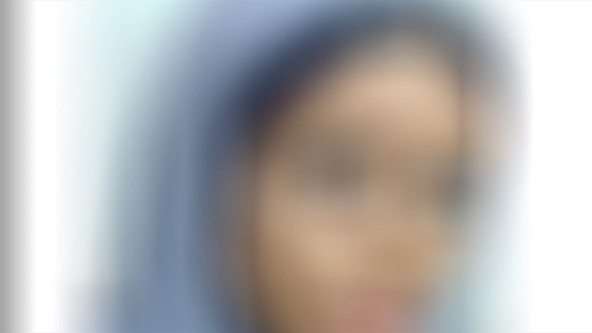 شابة إيرانية أخافت بصورها روّاد انستغرام لتُصبح نسخة عن أنجلينا جولي!