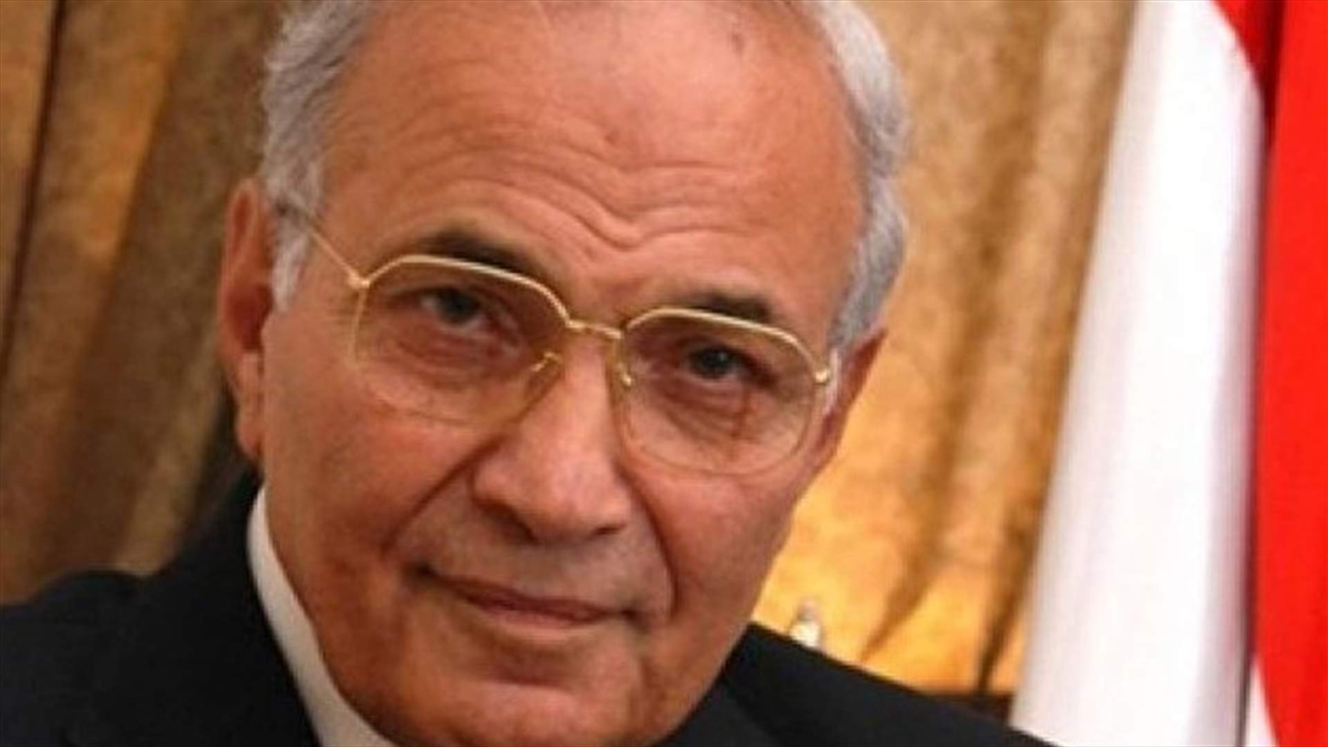 الامارات ترحل احمد شفيق الى القاهرة