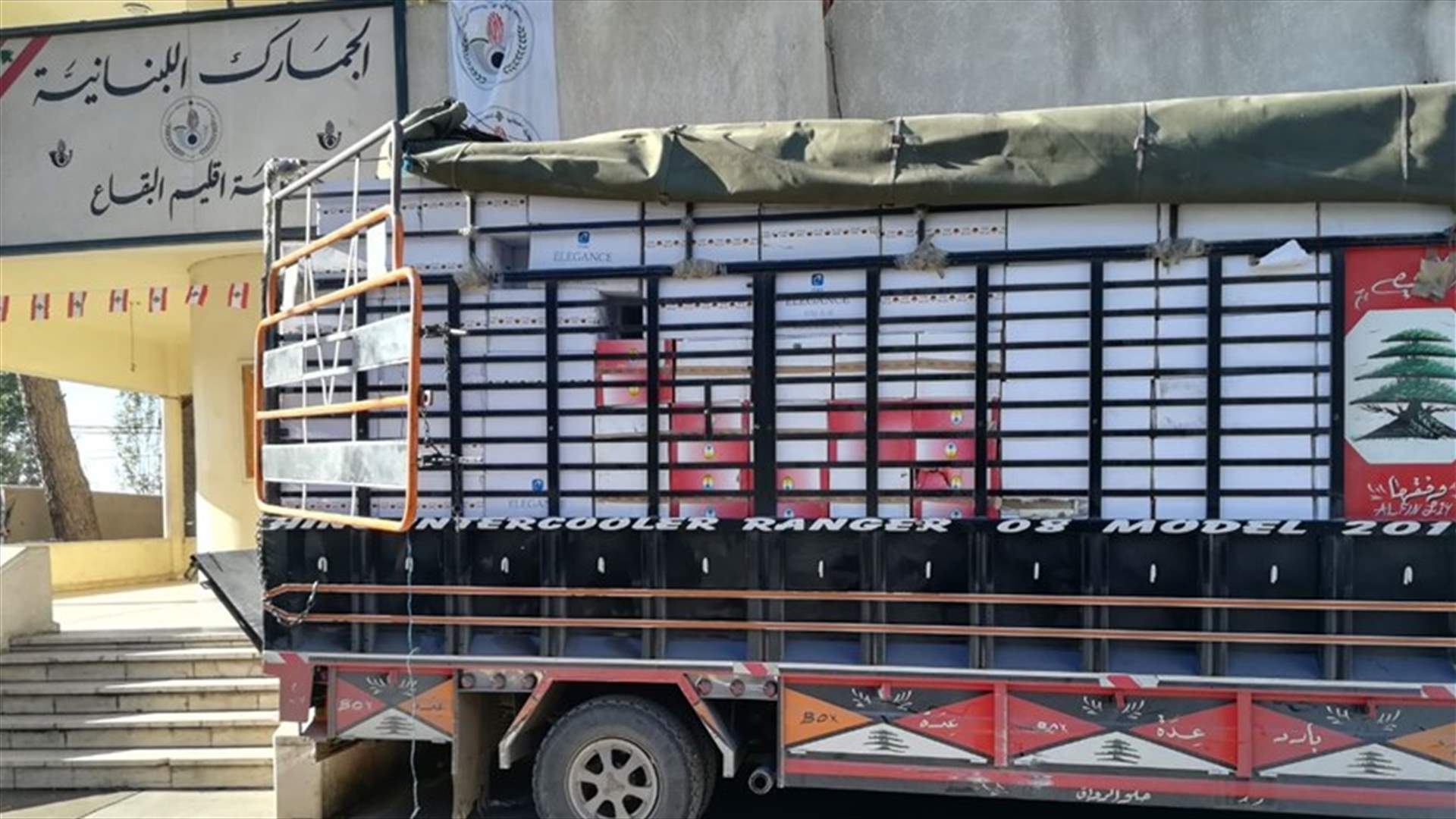 بالصور - بعد مطاردة تخللها اطلاق نار... ضبط كميات من الدخان والتنباك المهربة
