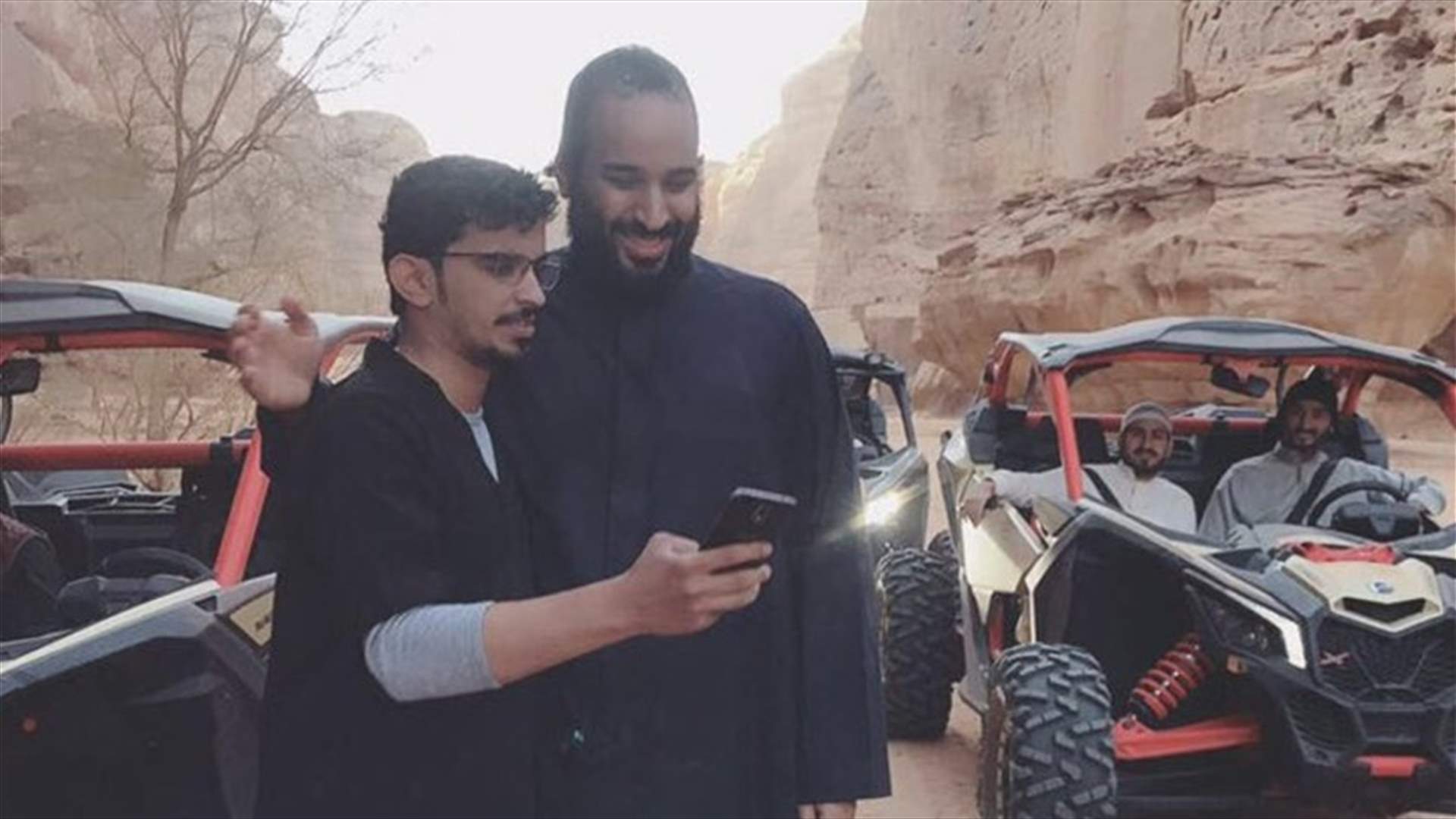 صور سيلفي مع الأمير محمد بن سلمان تغزو "تويتر"
