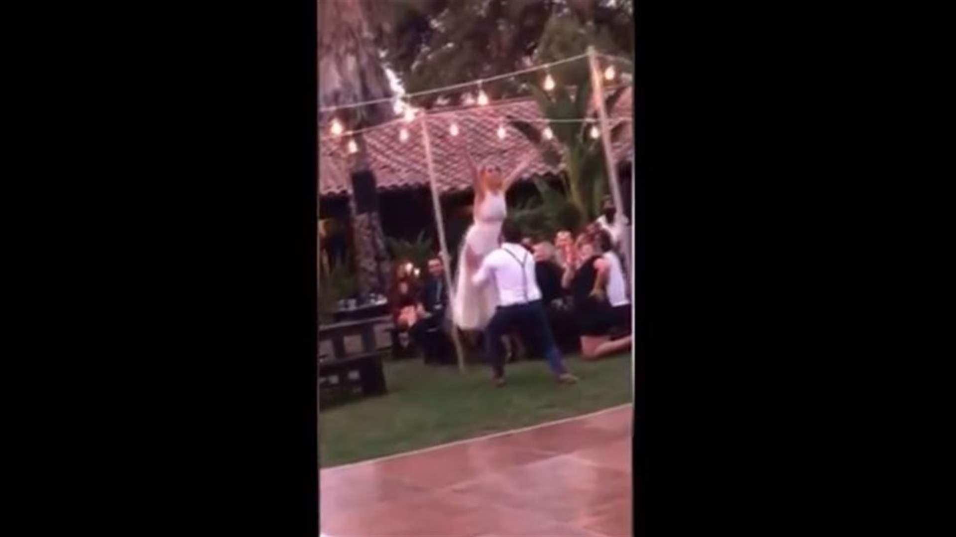 بالفيديو- الاشبين والاشبينة في موقف محرج جداً يوم حفل الزفاف!