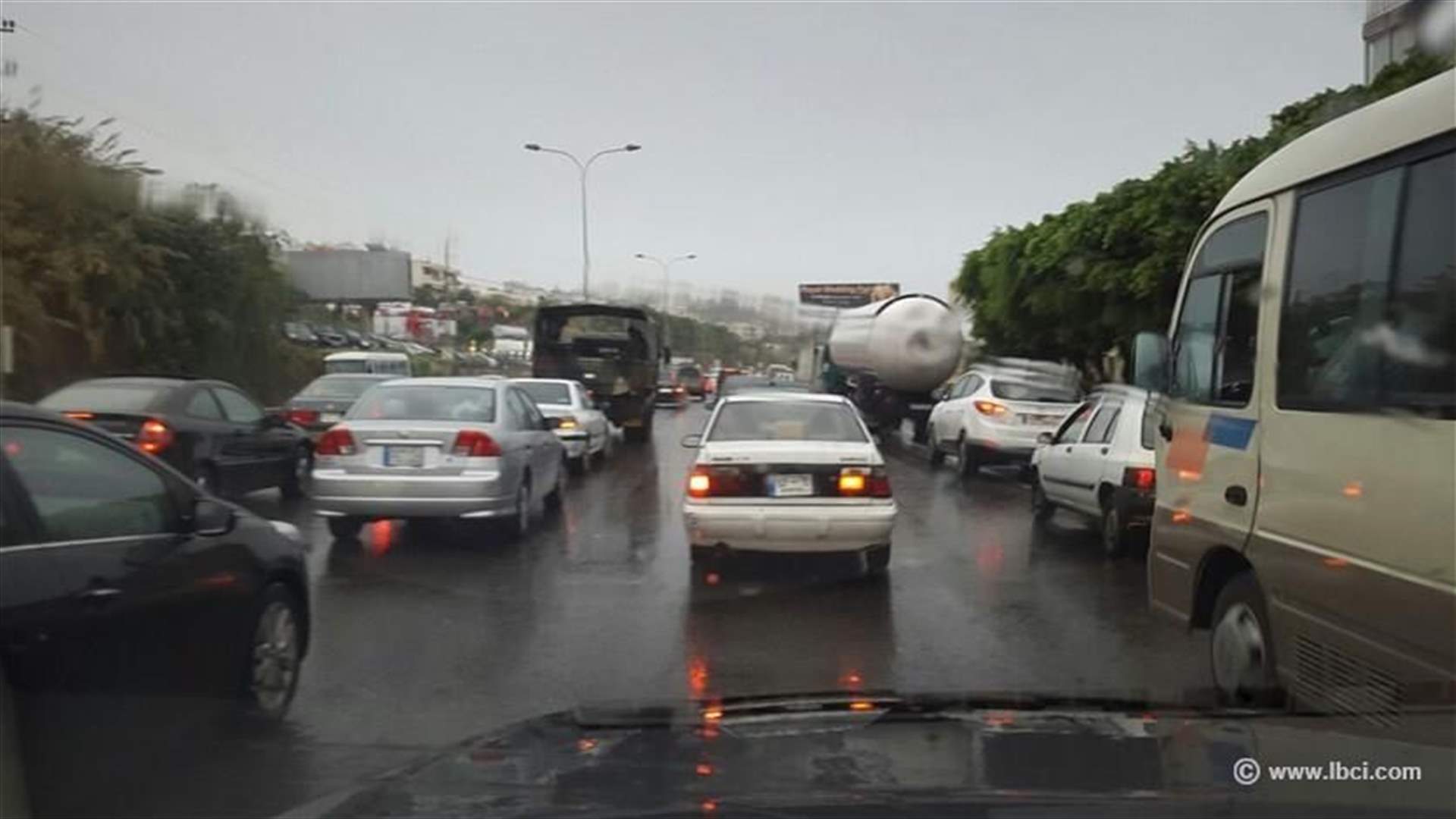 قطع اوتوستراد خلدة اثر توقيف احد المطلوبين