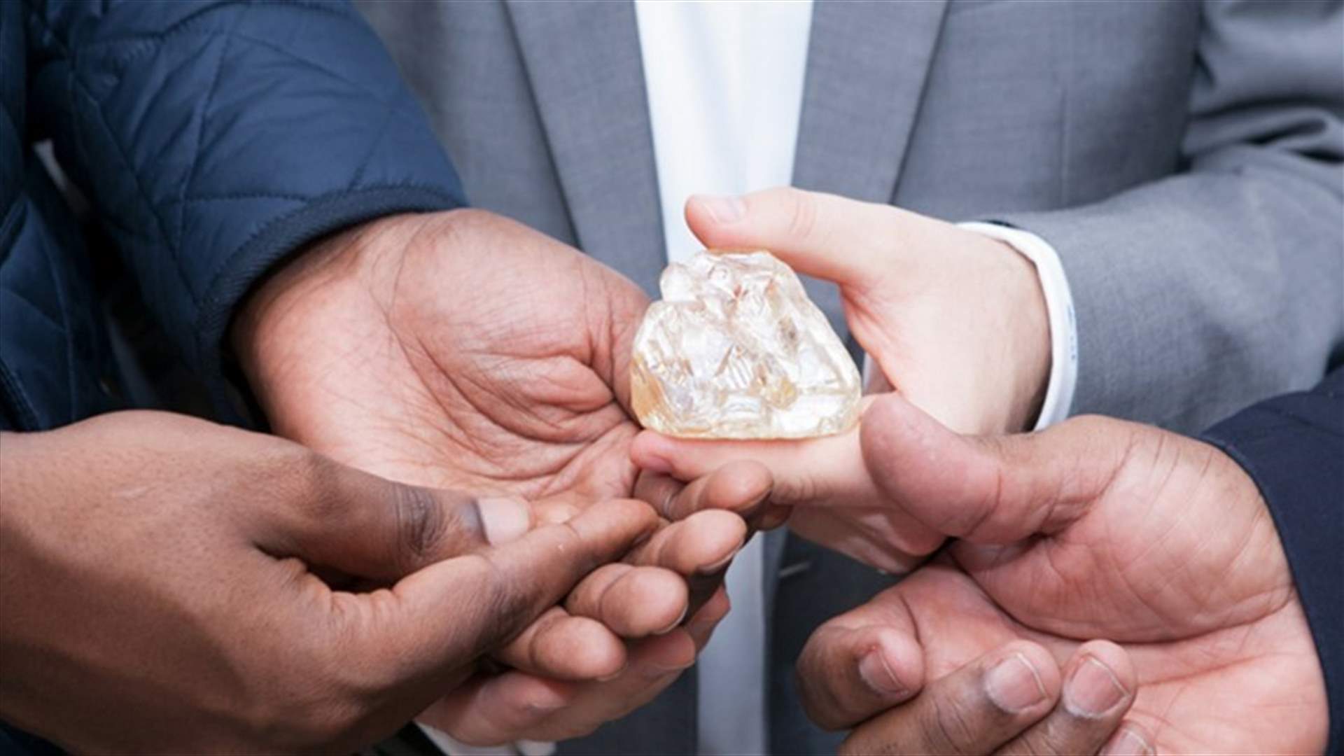Sierra Leone &quot;Peace Diamond&quot; sells for $6.5 mln at auction