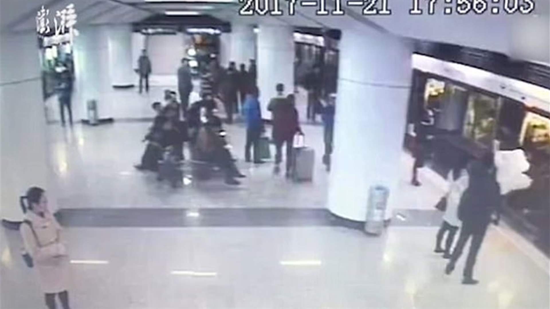 بالفيديو- شجار بين 3 نساء...امرأة حامل تتعرض للركل على بطنها!