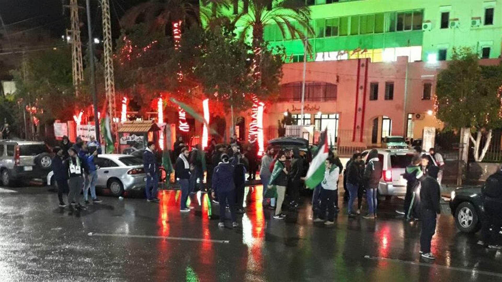 تظاهرة خرجت من مخيم برج البراجنة استنكارا لقرار ترامب