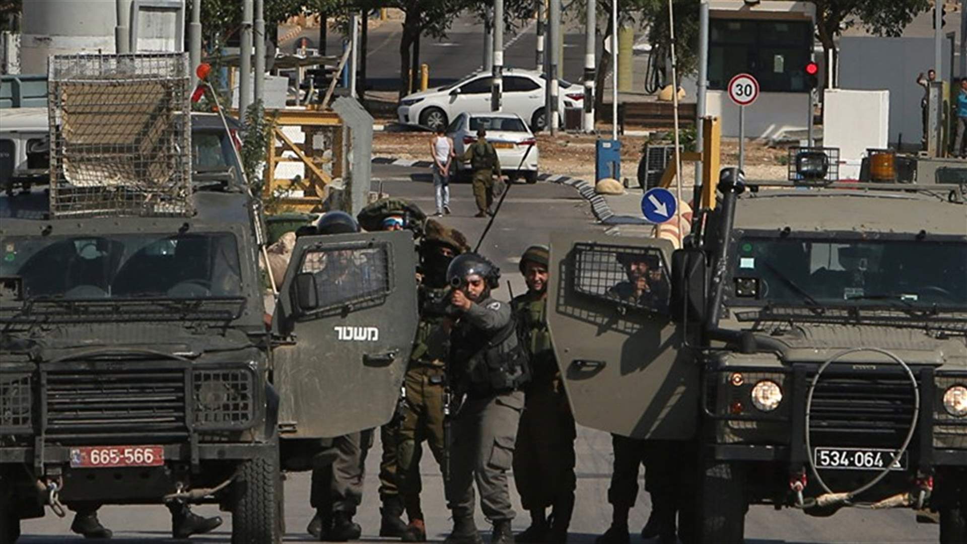 إسرائيل تعتقل ‭20‬ فلسطينيا من قرية شهدت مواجهات مع المستوطنين