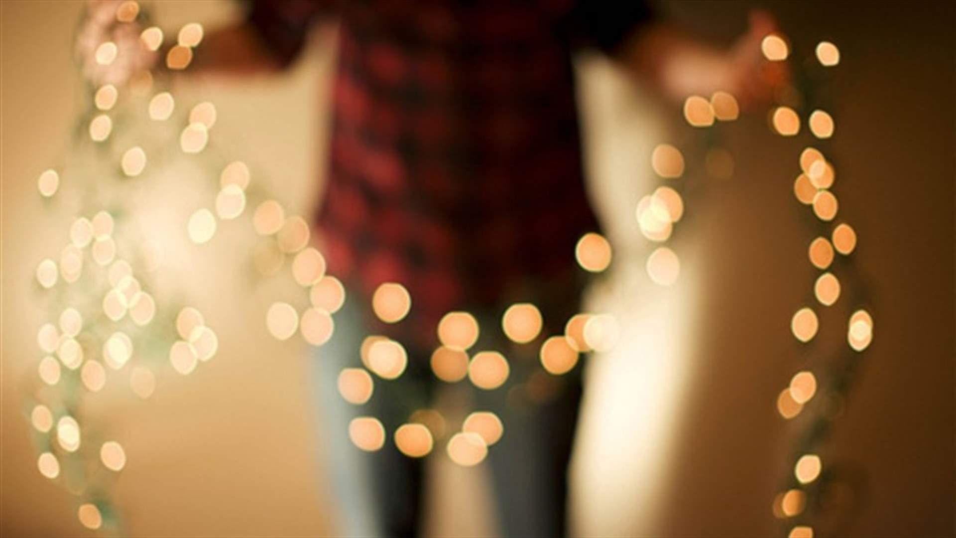 هل تضعون شريط الضوء بطريقةٍ خاطئة على شجرة الميلاد؟