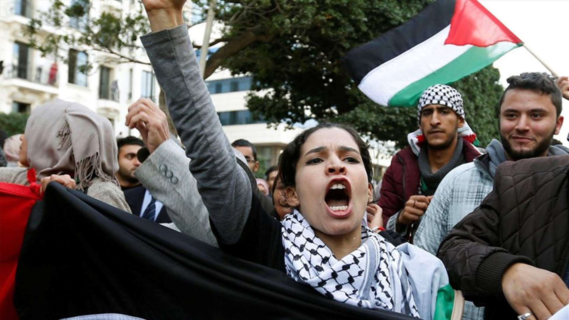 بالصور - حرق العلمين الأميركي والاسرائيلي في تونس وعمان