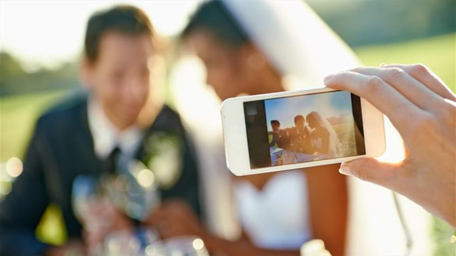 سعودي يقيم حفل زفافه عبر واتسآب