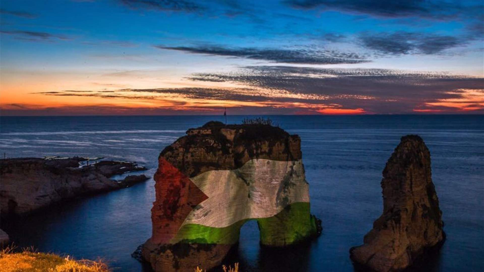 Raouche rock lights up with colors of Palestinian flag