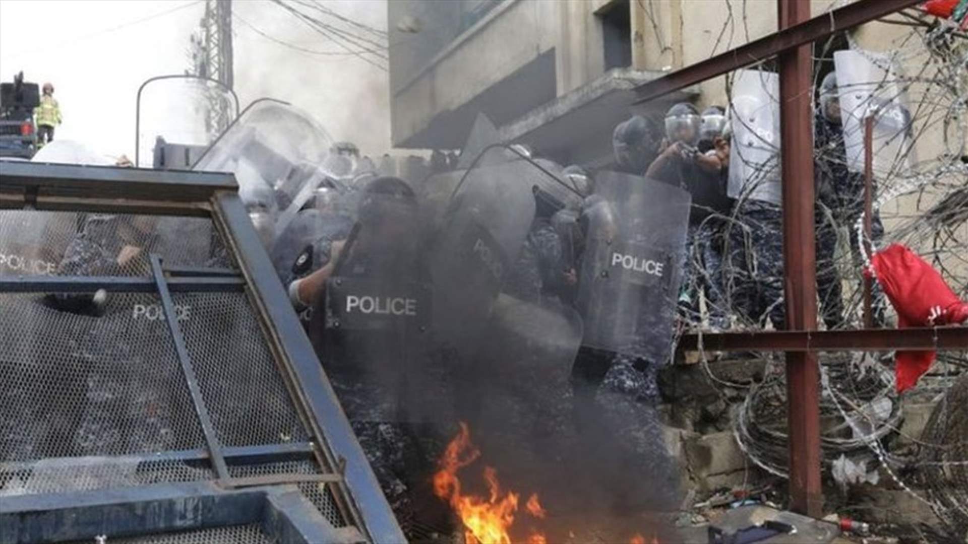 قوى الامن: اصابة 19 عنصراً من قوى الأمن الداخلي وتوقيف 10 متظاهرين