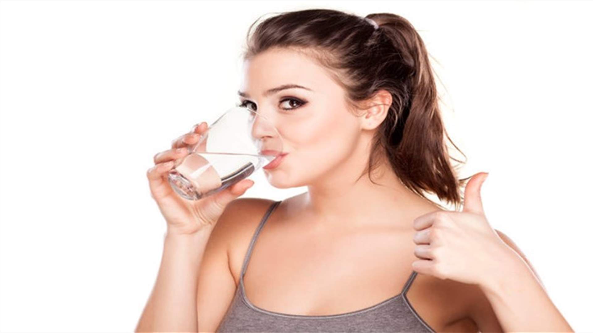 ما هي فوائد شرب الماء الدافئ في الصباح؟