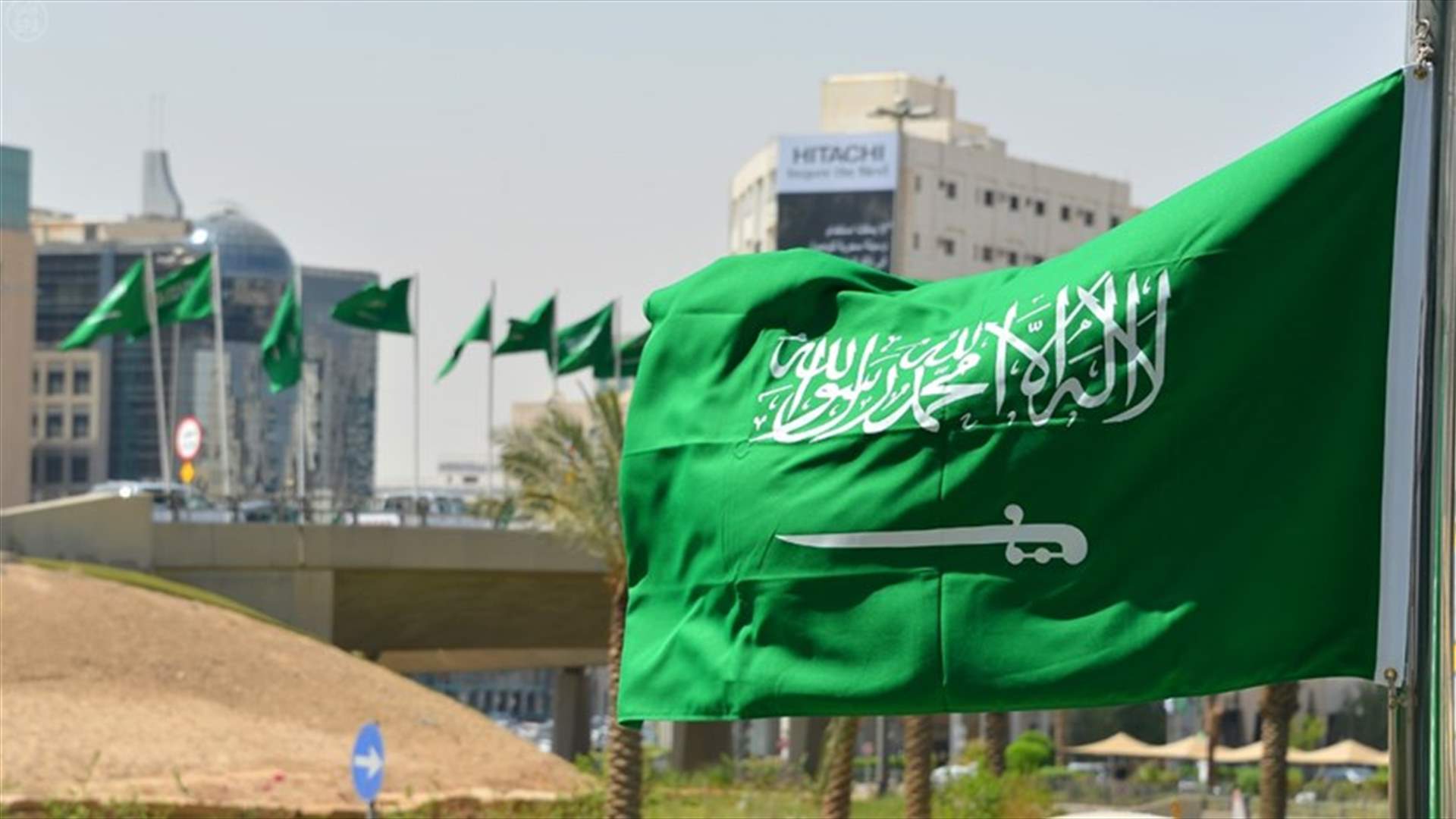 السعودية ترفع اسعار الوقود وتدفع تعويضات للأسر