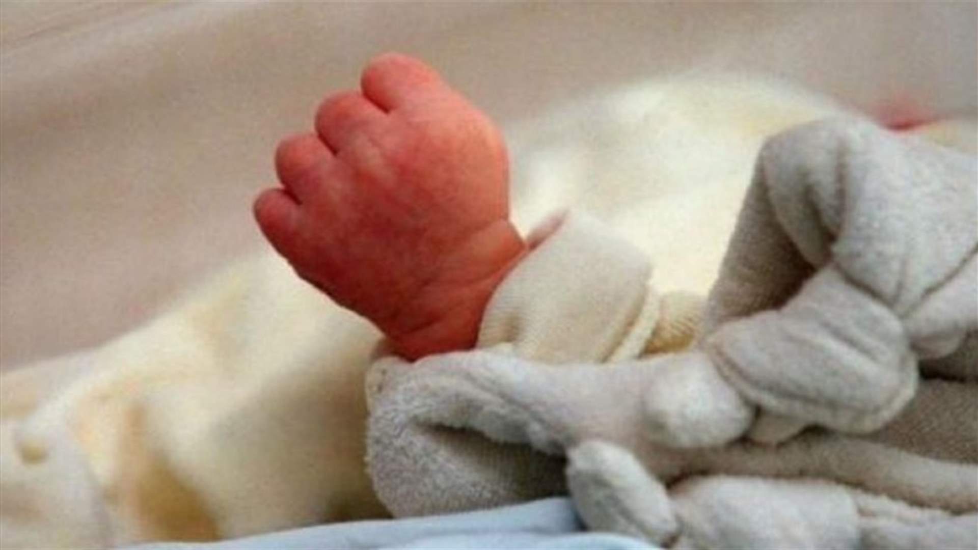 خنقت رضيعها حتى الموت في منزل مخدومها...