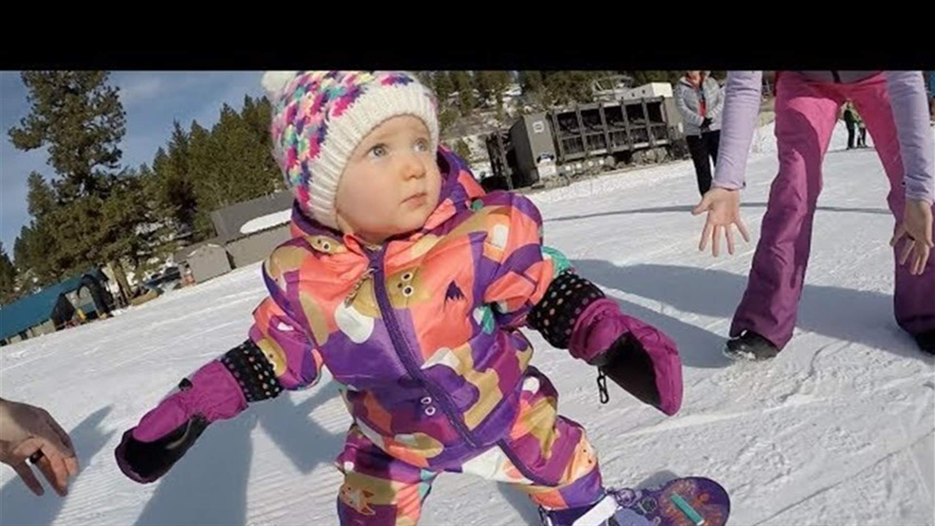طفلة لم تكمل عامها الأول تحترف رياضة التزلج