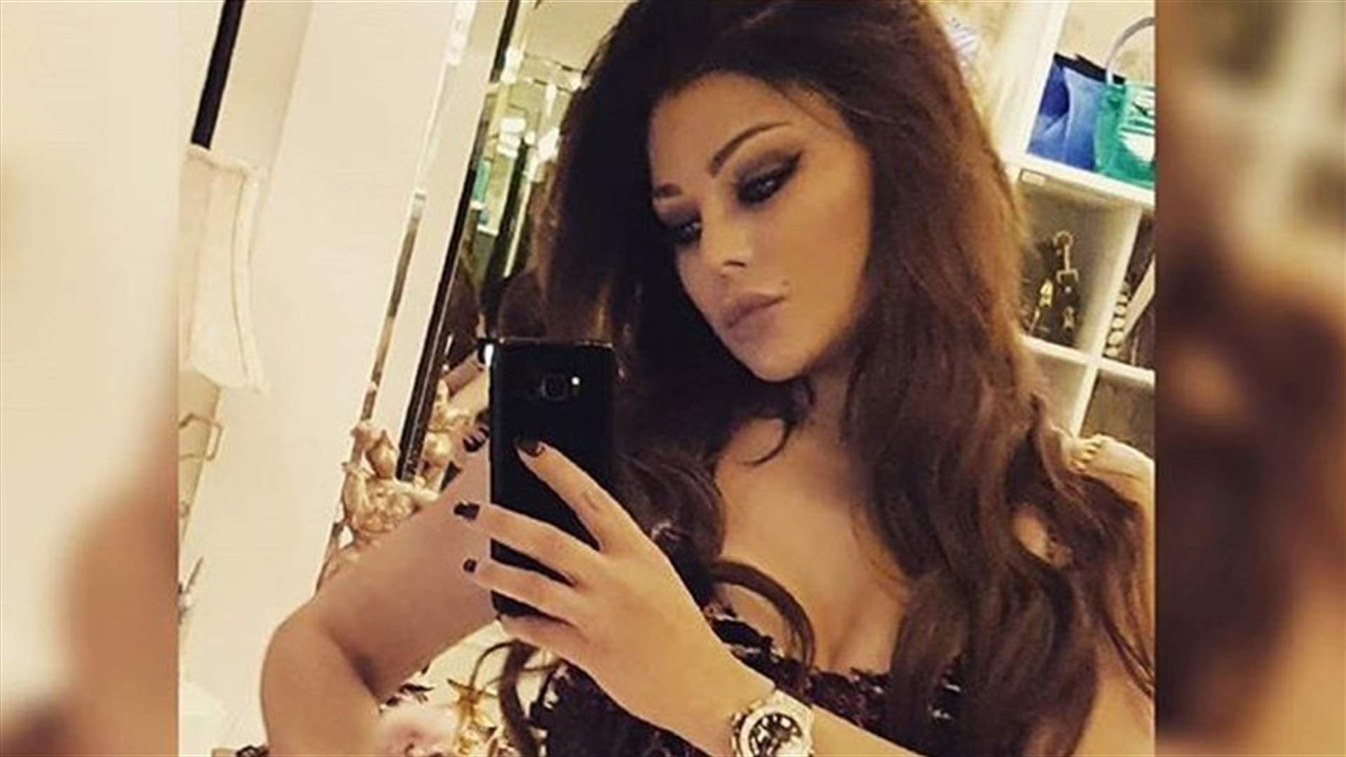 بالصورة: قميص هيفا وهبي يثير التساؤلات.. ماذا قصدت؟