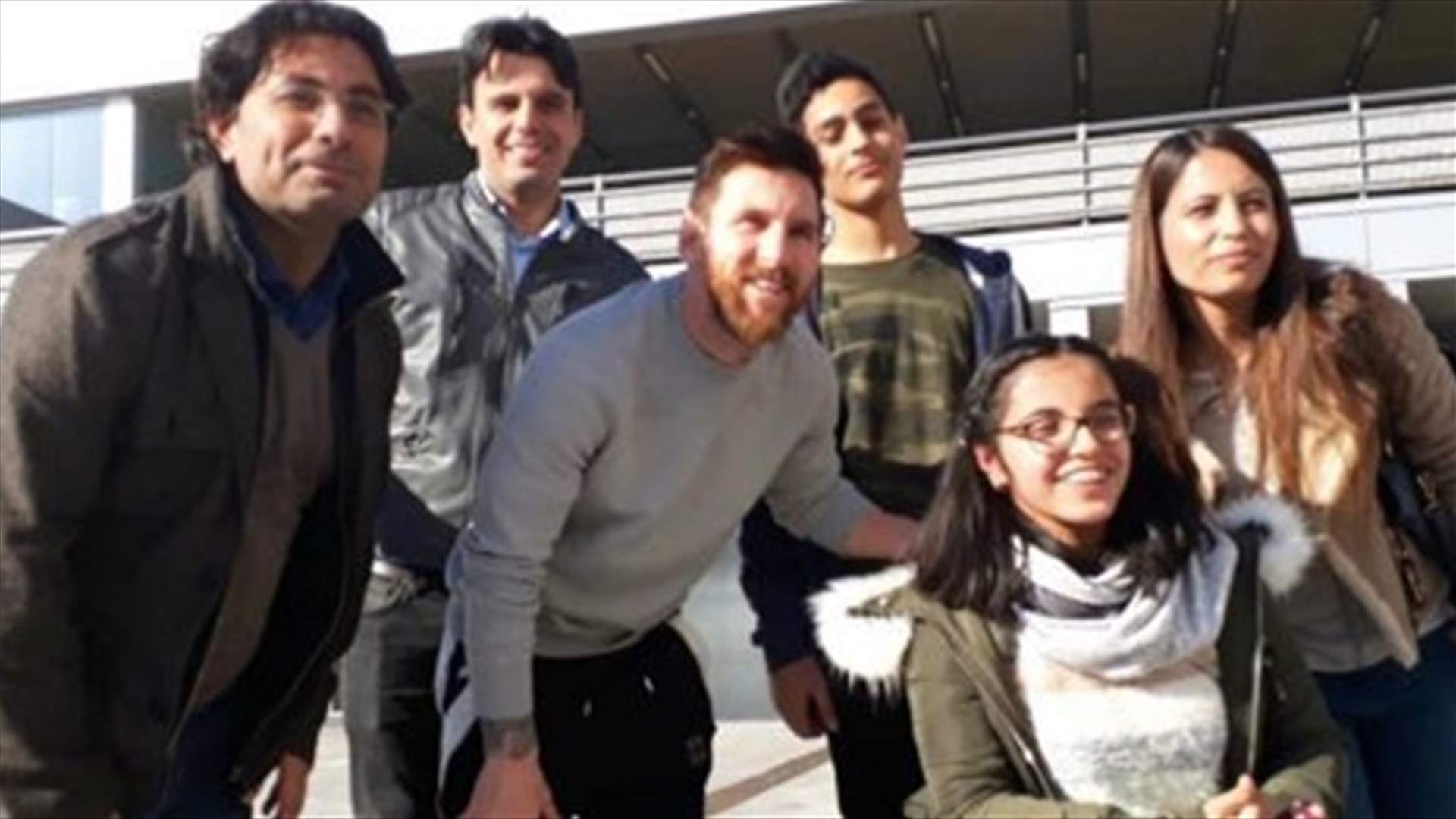 فريق برشلونة يحقق حلم لاجئة سورية بمناسبة عيد الميلاد