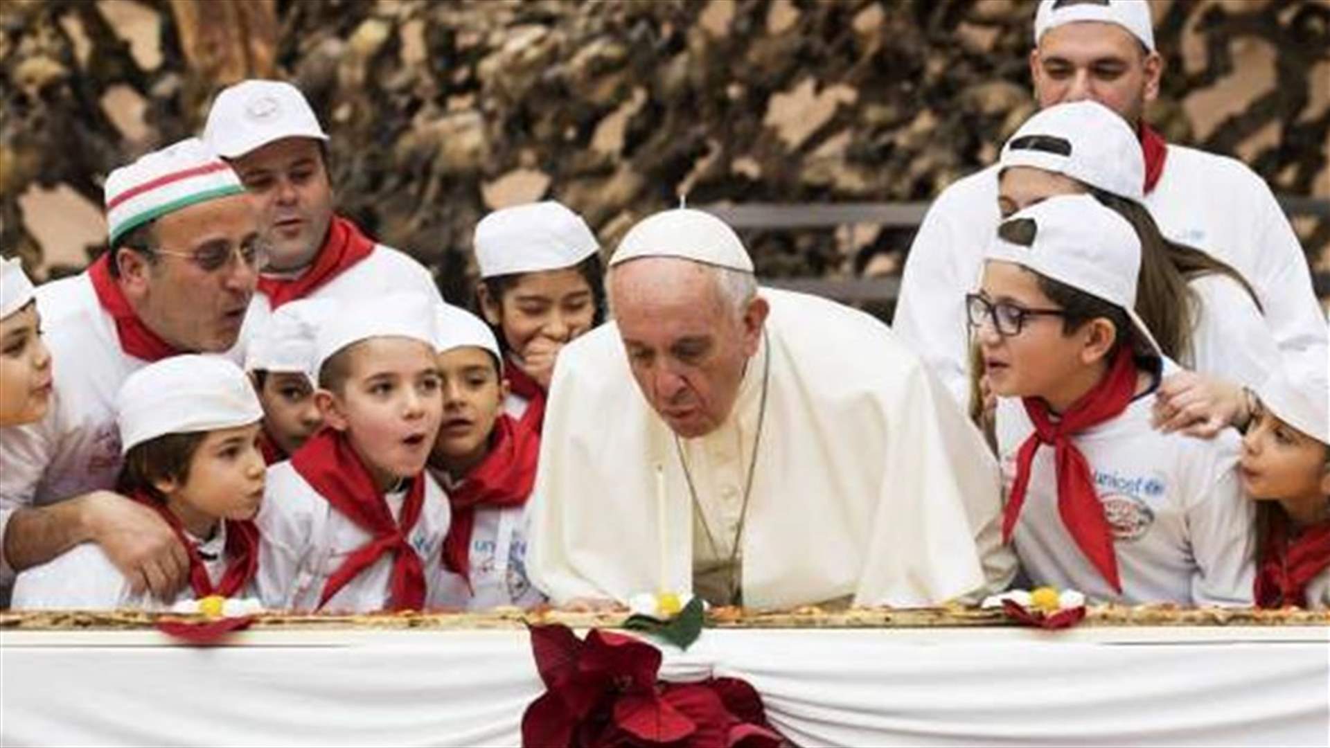 البابا فرنسيس يحتفل بعيد ميلاده مع الاطفال