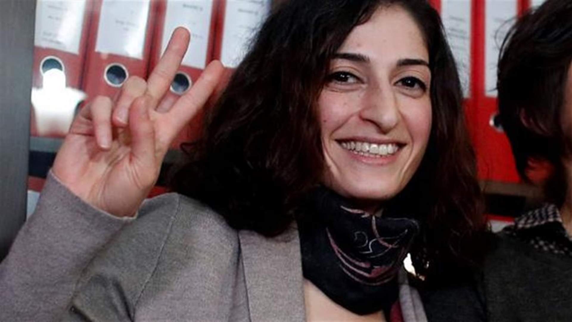 برلين: تركيا تفرج عن صحفية ألمانية لكن تمنعها من مغادرة البلاد