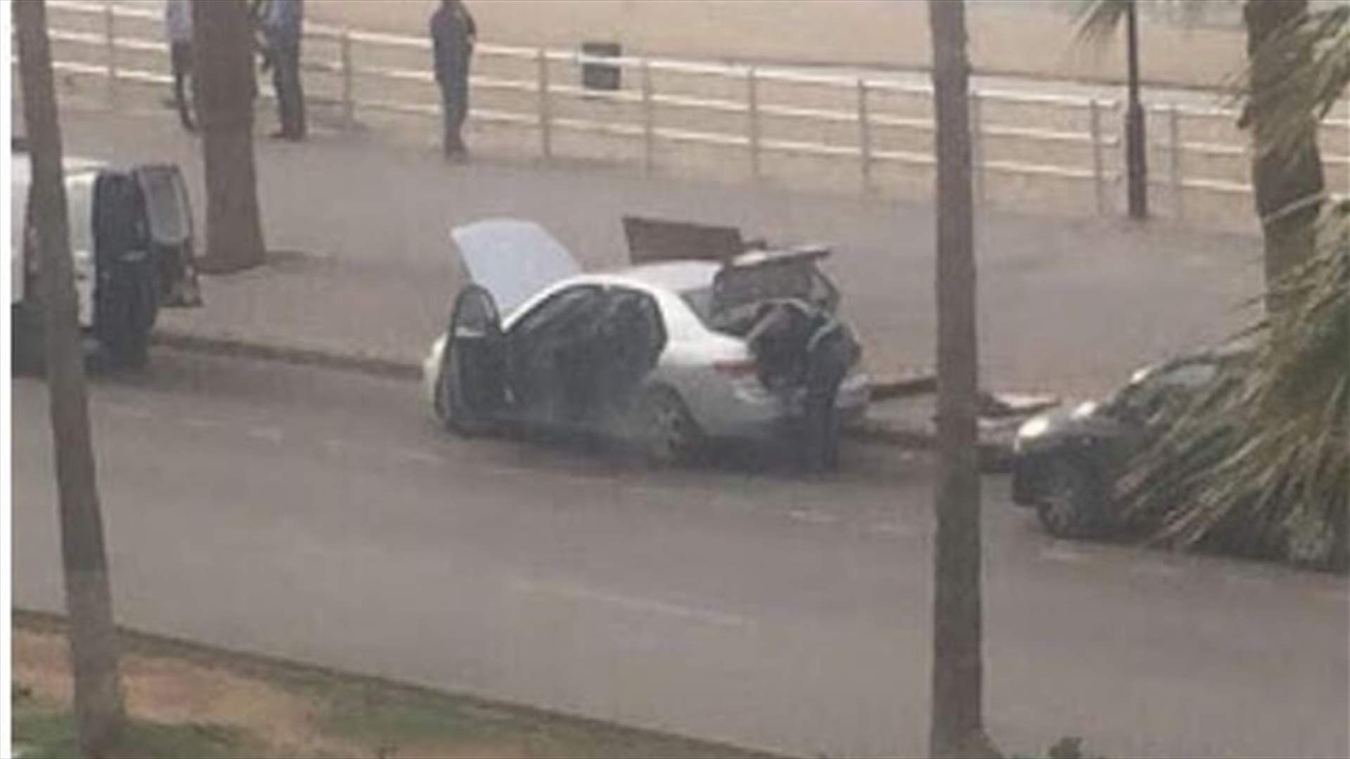 بالصورة  - الاشتباه بسيارة قرب مسجد الزعتري في صيدا
