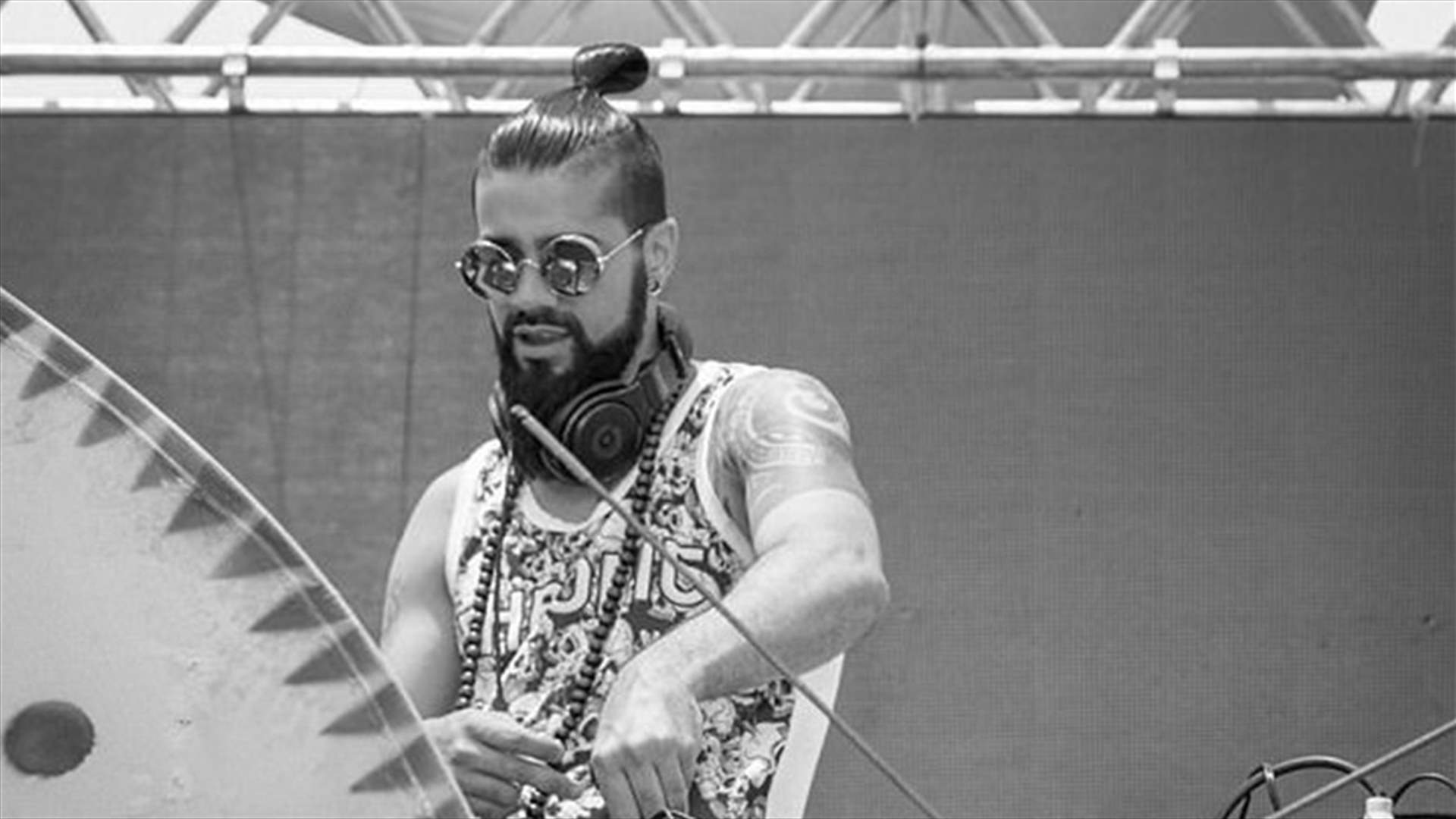 بالفيديو- عاصفة تتسبّب بقتل DJ خلال حفل موسيقي!