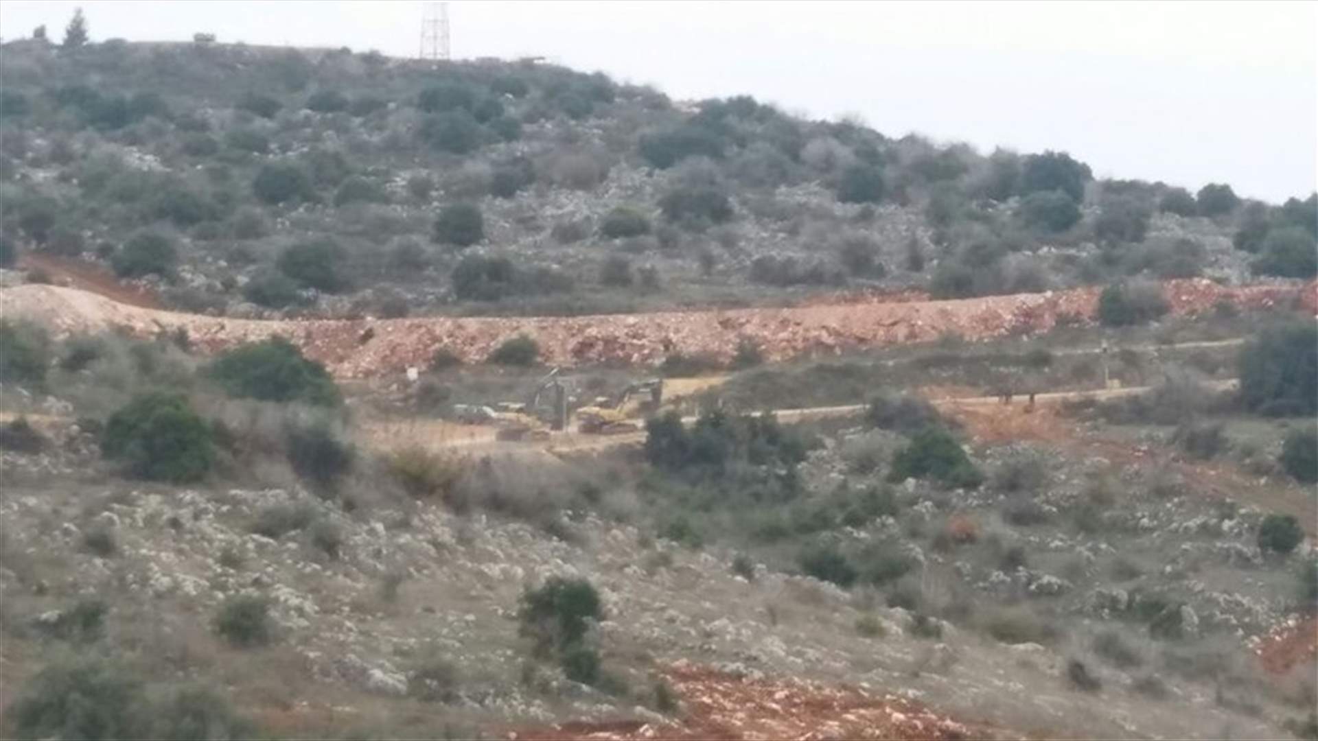 القوات الاسرائيلية تخرق الشريط التقني في كروم الشراقي خراج ميس الجبل