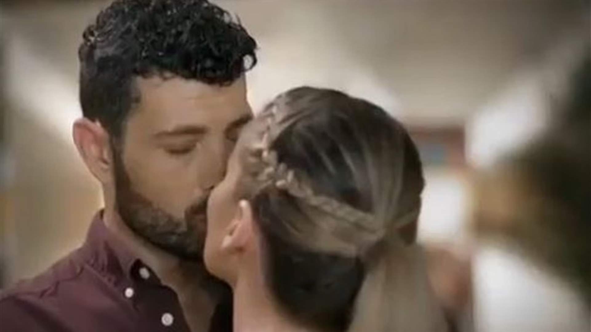 ماذا كشف جوليان فرحات عن مشاهد التقبيل التي جمعته بباميلا الكيك؟