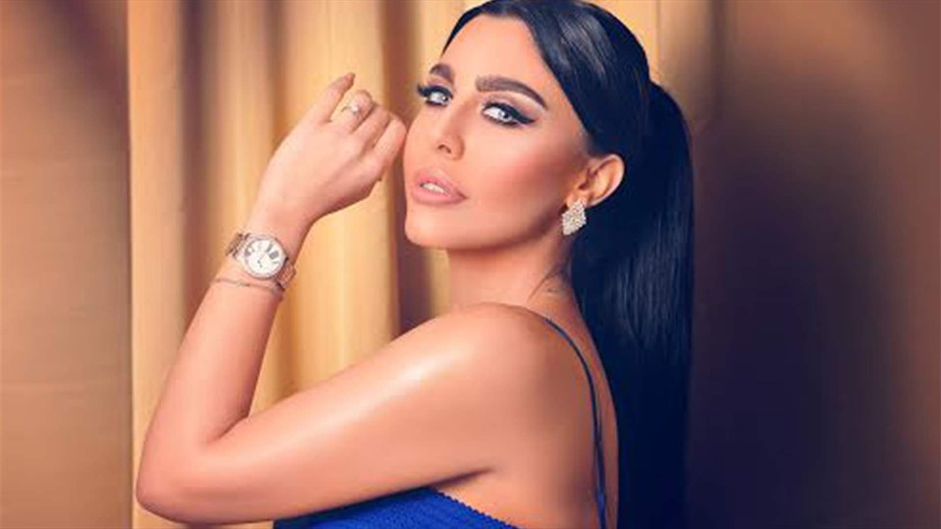 بالصور- بعد إشهار إسلامها... ليلى اسكندر ترتدي الحجاب!