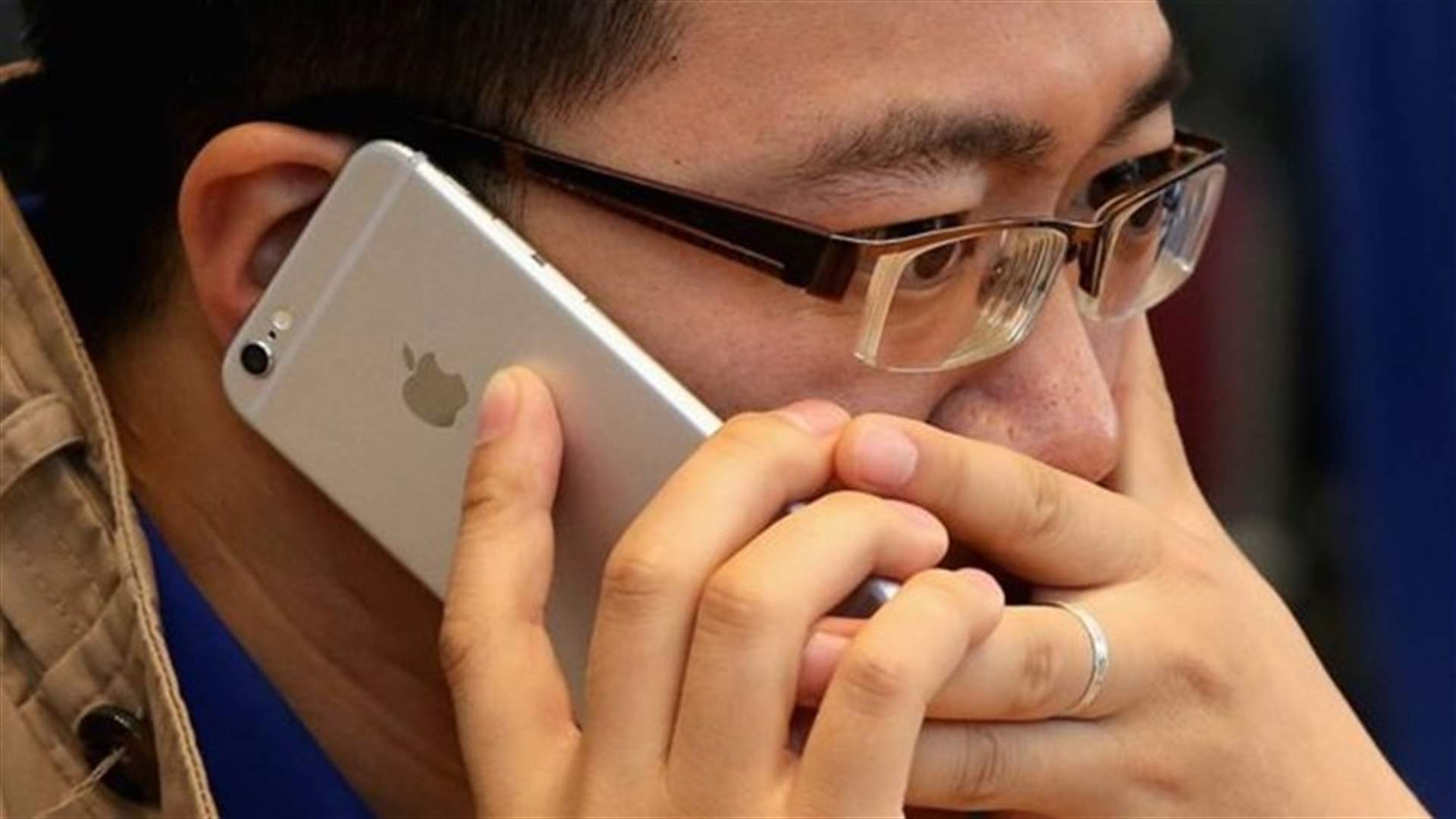 أبل تعترف بإبطاء هواتف أيفون القديمة وتثير غضب المستخدمين
