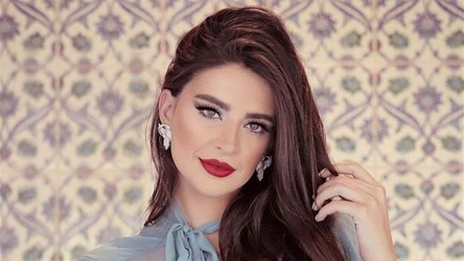 بالصورة: ملكة جمال لبنان بيرلا حلو في جلسة تصويرٍ ملوكيّة