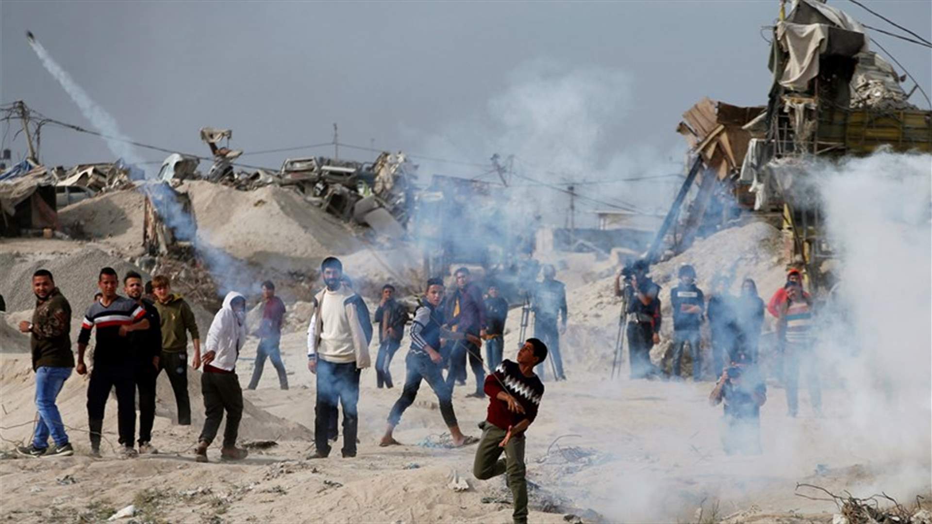 المواجهات مستمرة بين الفلسطينيين والجيش الإسرائيلي في غزة
