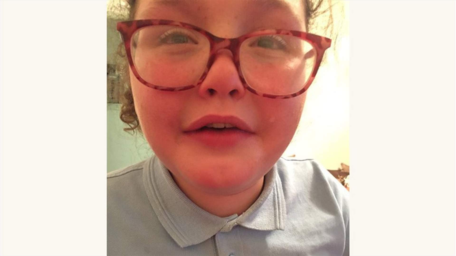 بالصورة- طفلة مصابة بالتوحد انفطر قلبها... تلقت بطاقة عيد ميلاد فيها كلمات قاسية!