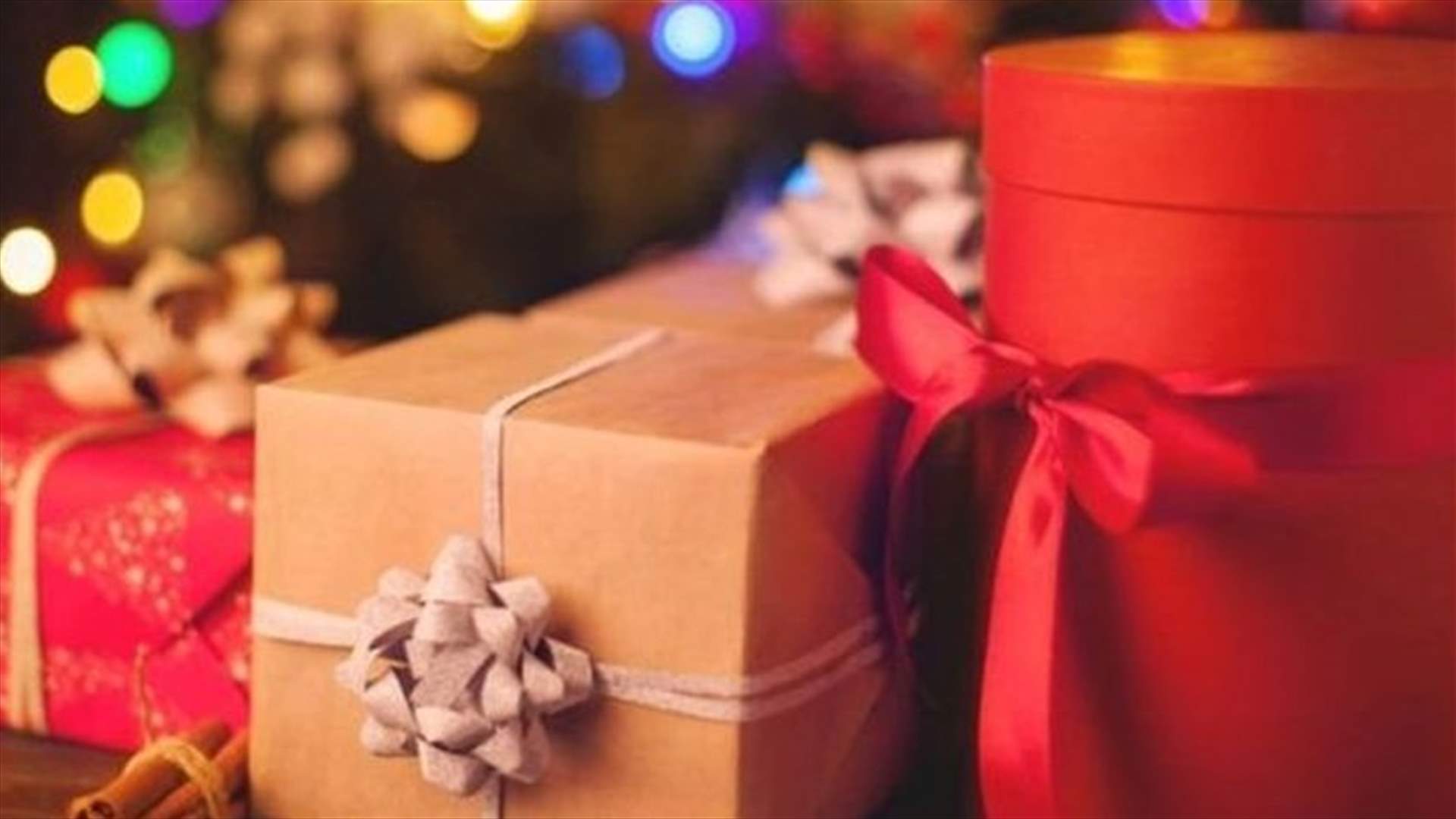 لصوص يسرقون هدايا الأطفال في عيد الميلاد