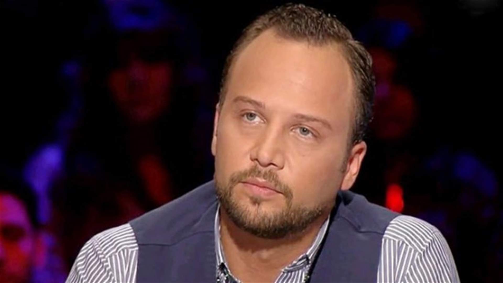 بالصورة: هل أعلن مكسيم خليل إعتزاله وهو عاري الصدر في السرير؟