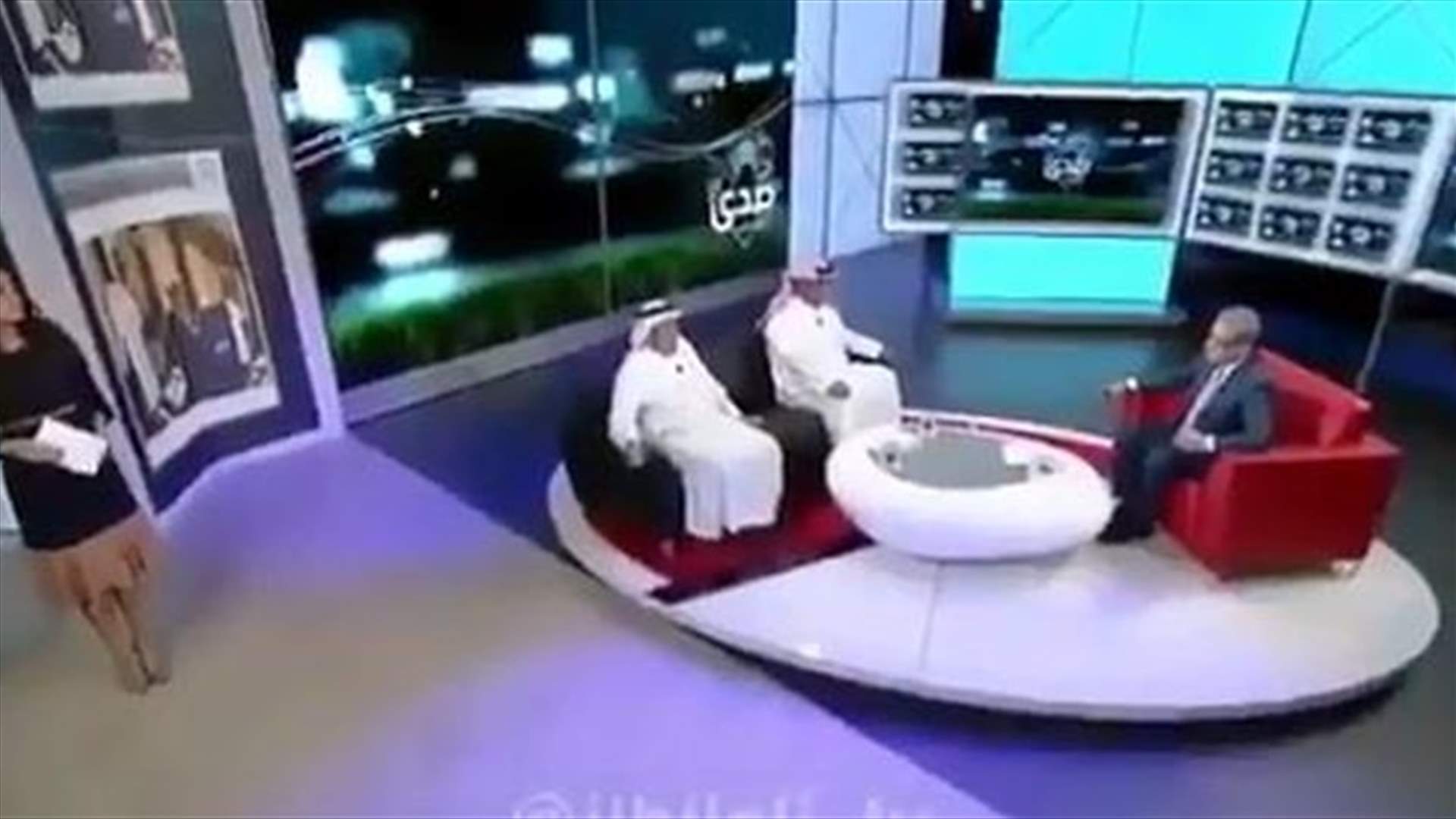 بالفيديو – سعودي يحرج مذيعة مباشرة على الهواء!