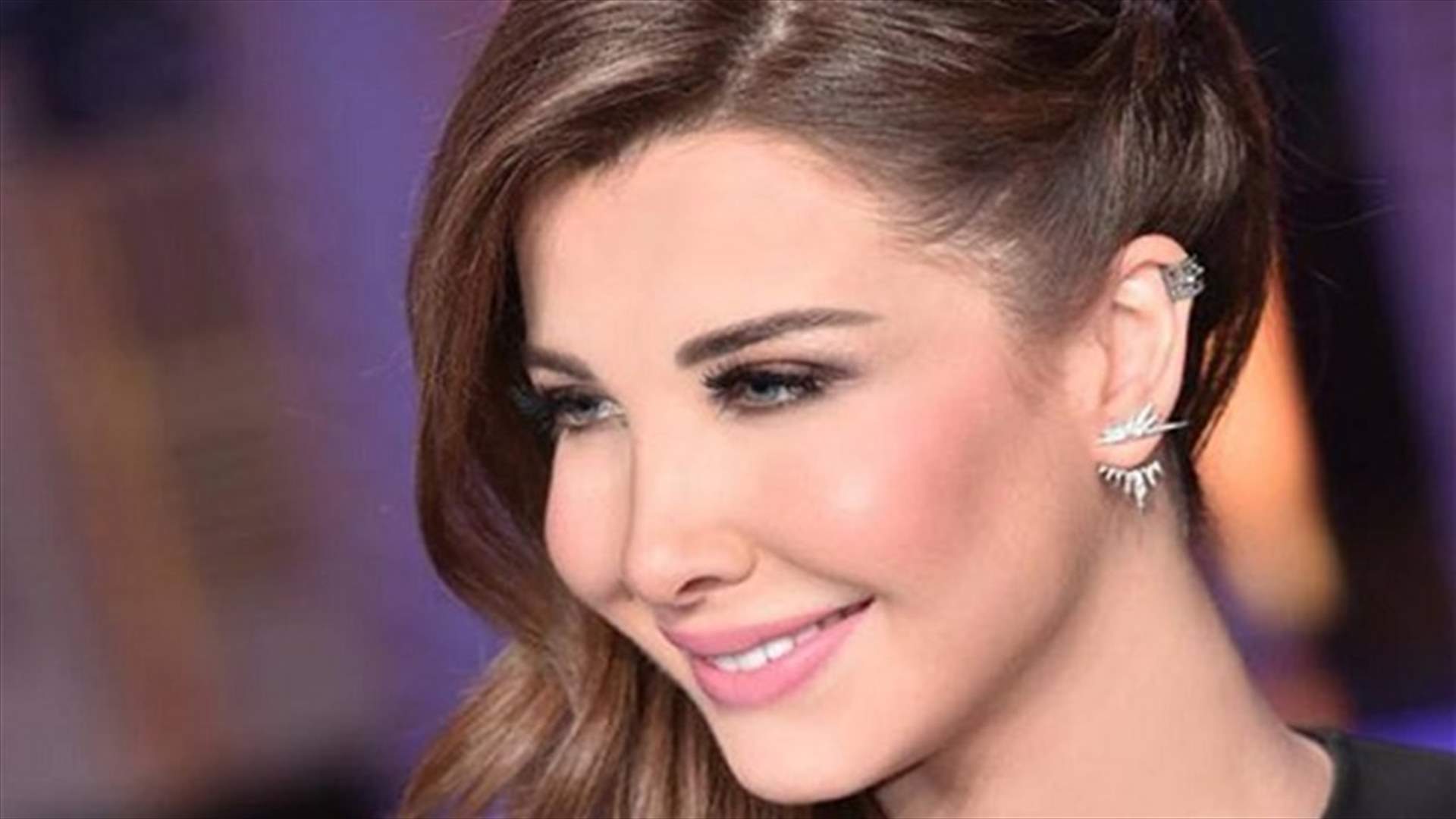 بالصورة: نانسي عجرم على غلاف مجلة عالمية.. مكياج مختلف أظهرها بملامح أجنبية!