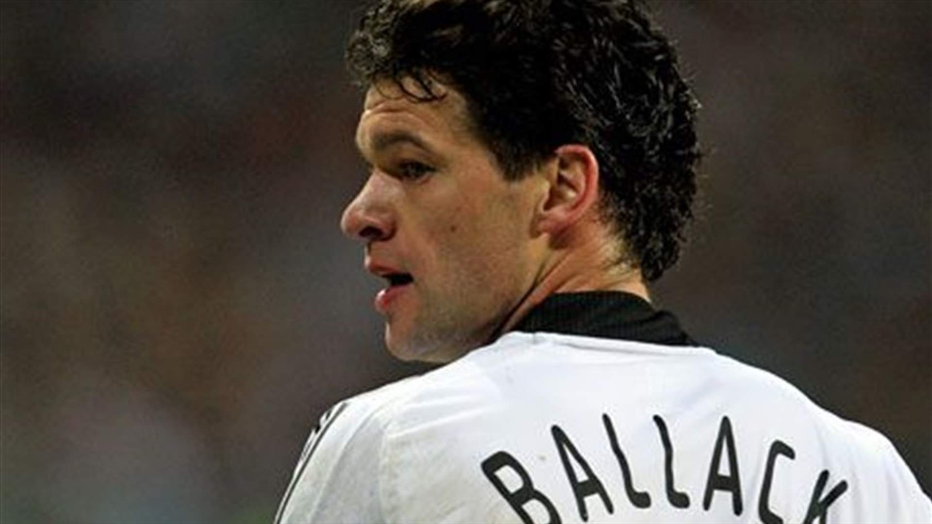 بالصور- لاعب كرة القدم مايكل بلاك برفقة حبيبته اللبنانية في بيروت