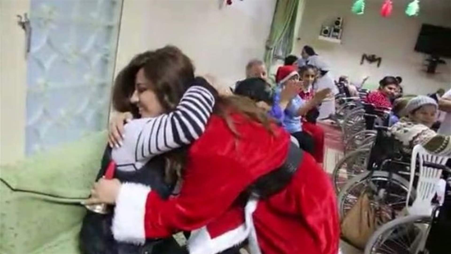 فيديو مُوجع.. نجوى كرم مع المسنّين المنسيين في دار العجزة