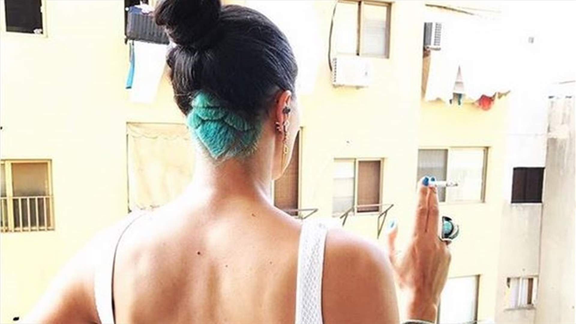 بالصورة - نجمة لبنانية تصدم الجميع وتأكل عقرباً... "زوجي لن يقبلني بعد اليوم"!