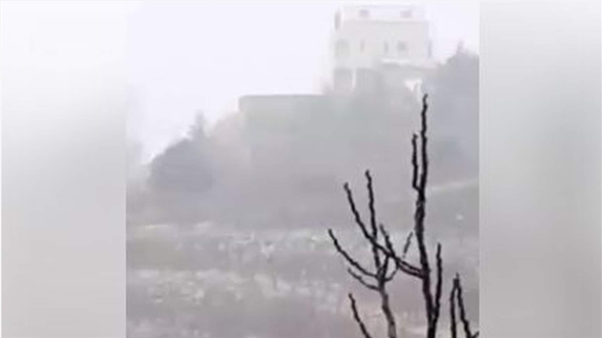 بالفيديو-  في اليوم الاول من السنة الجديدة... تساقط الثلوج في كفردبيان