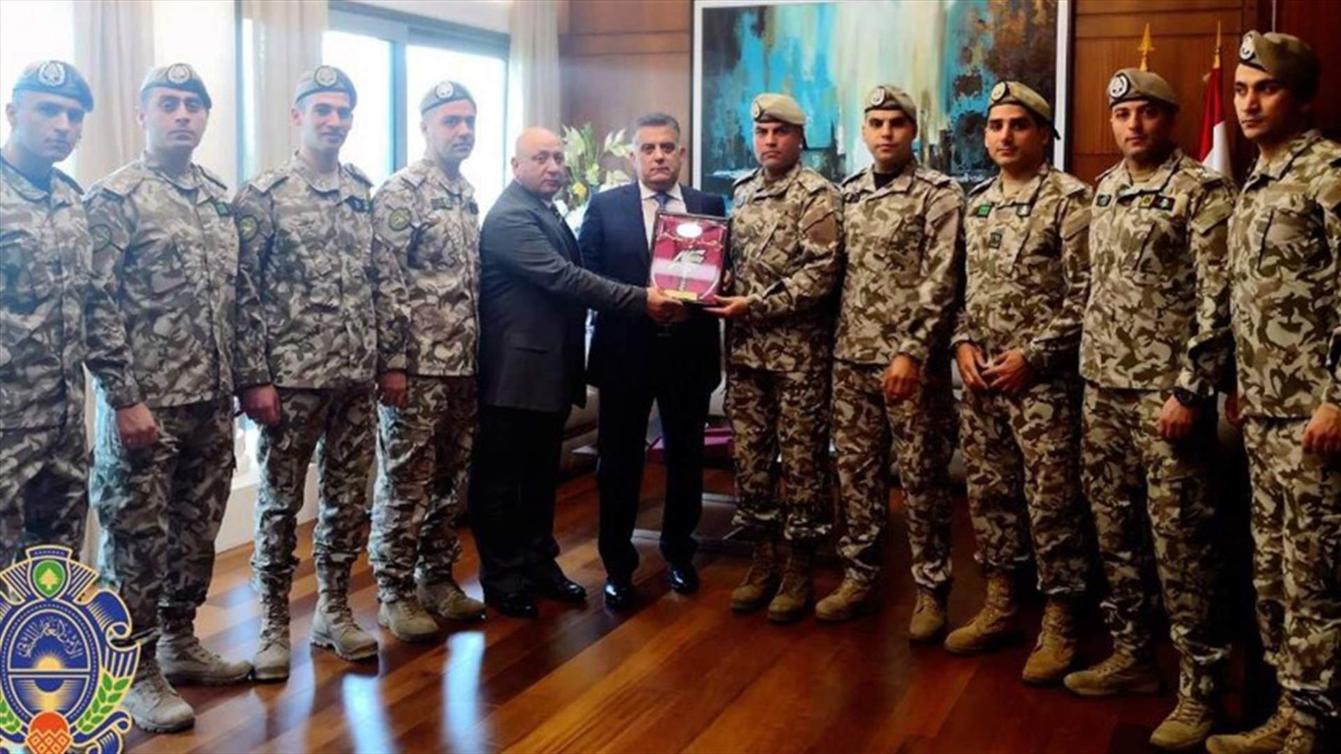 ضباط من شعبة "الرصد والتدخل" عند اللواء ابراهيم