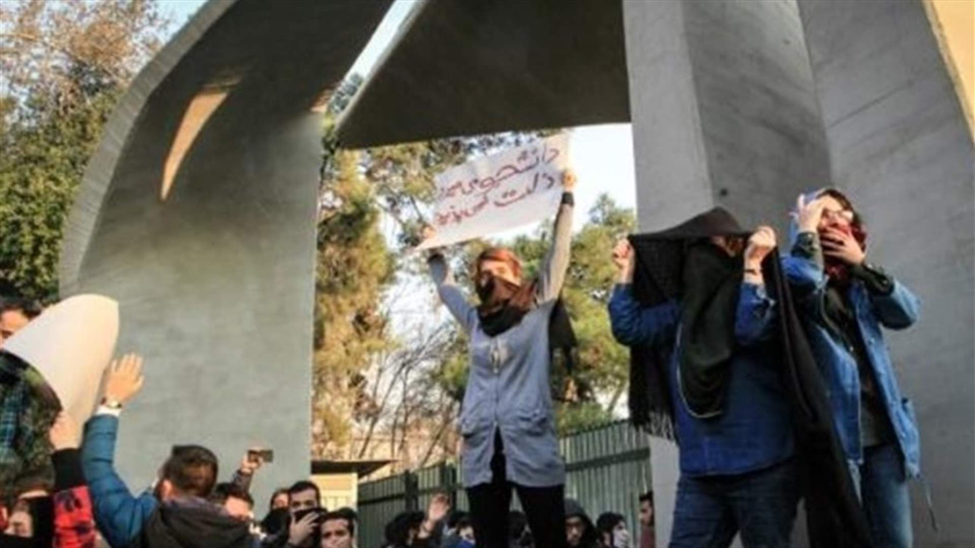 France concerned by Iran arrests, does not confirm minister visit
