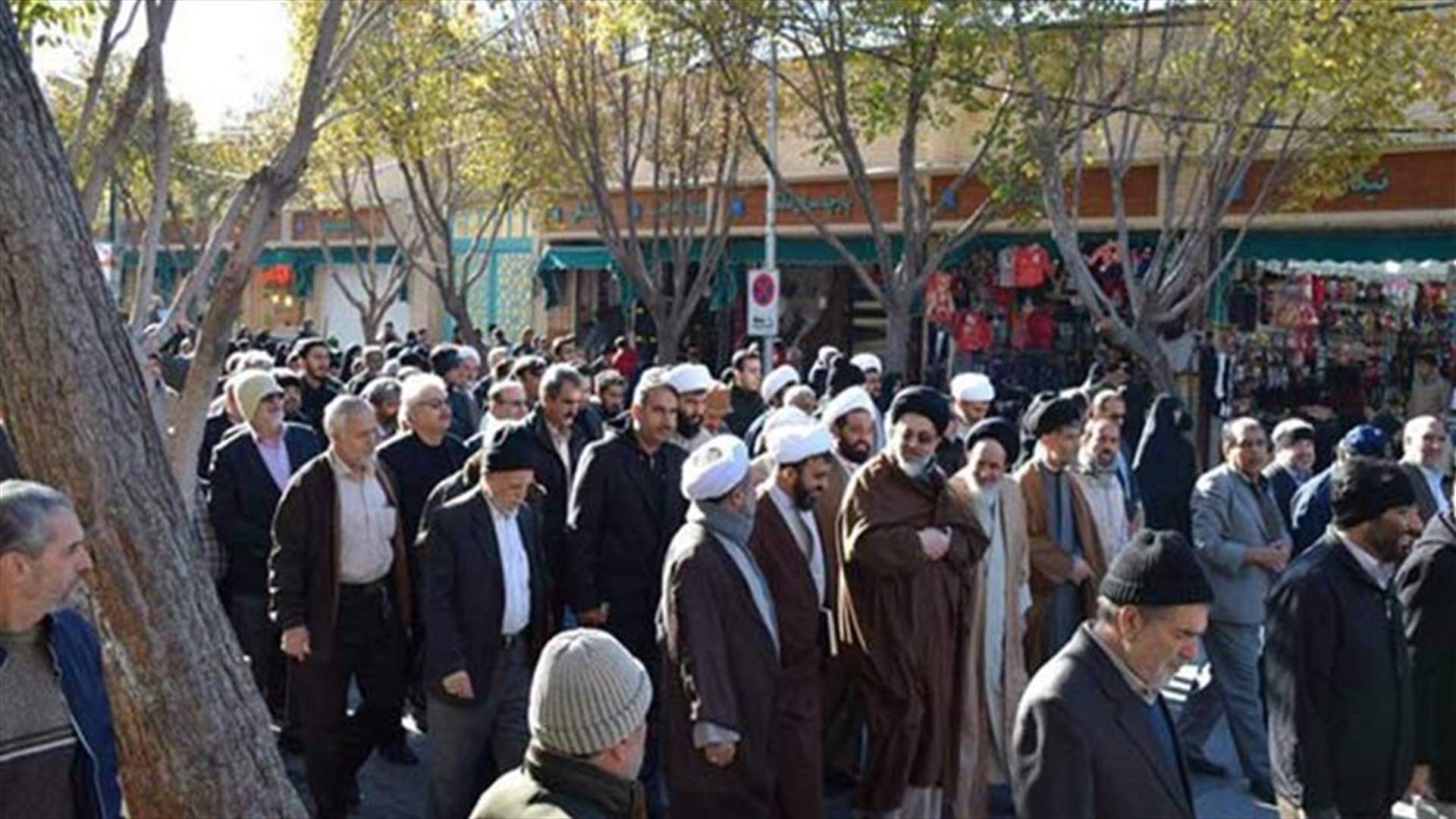 عشرات الآلاف من المؤيدين للنظام يتظاهرون في ايران