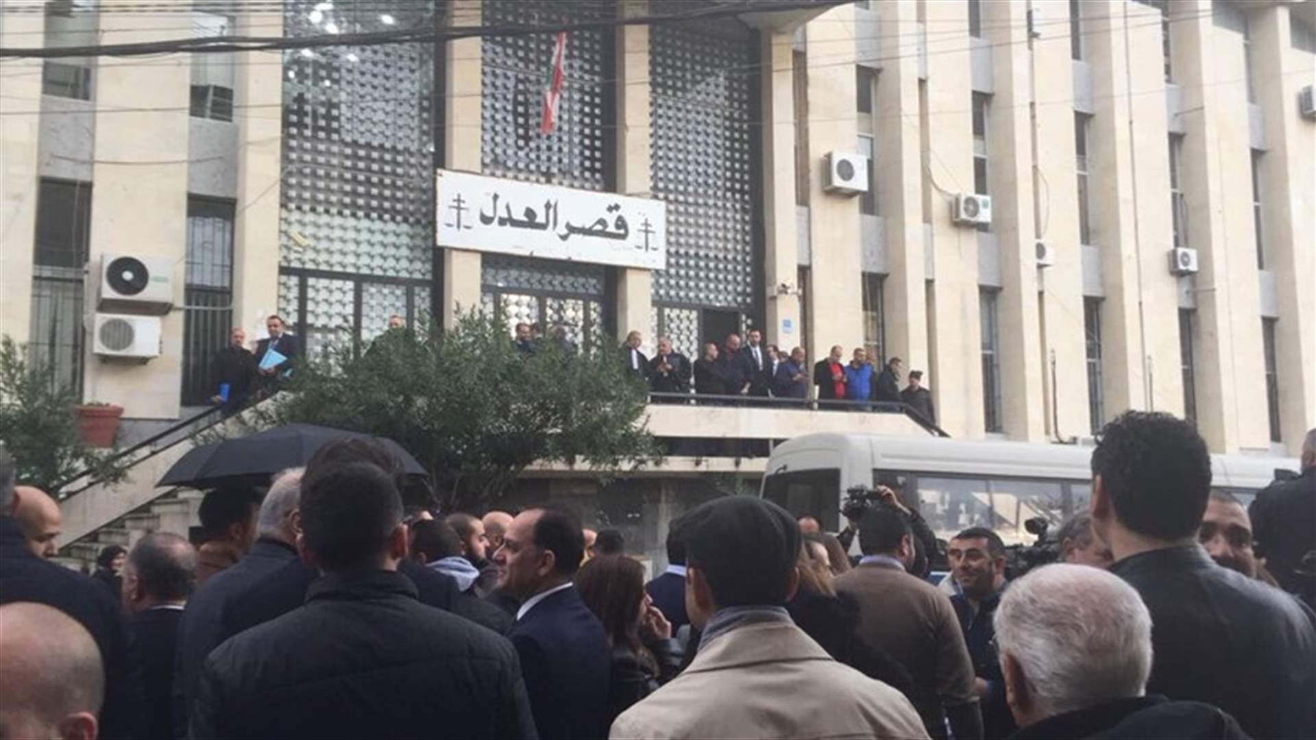 بالصور - سياسيون واعلاميون يتضامنون مع حرية الاعلام
